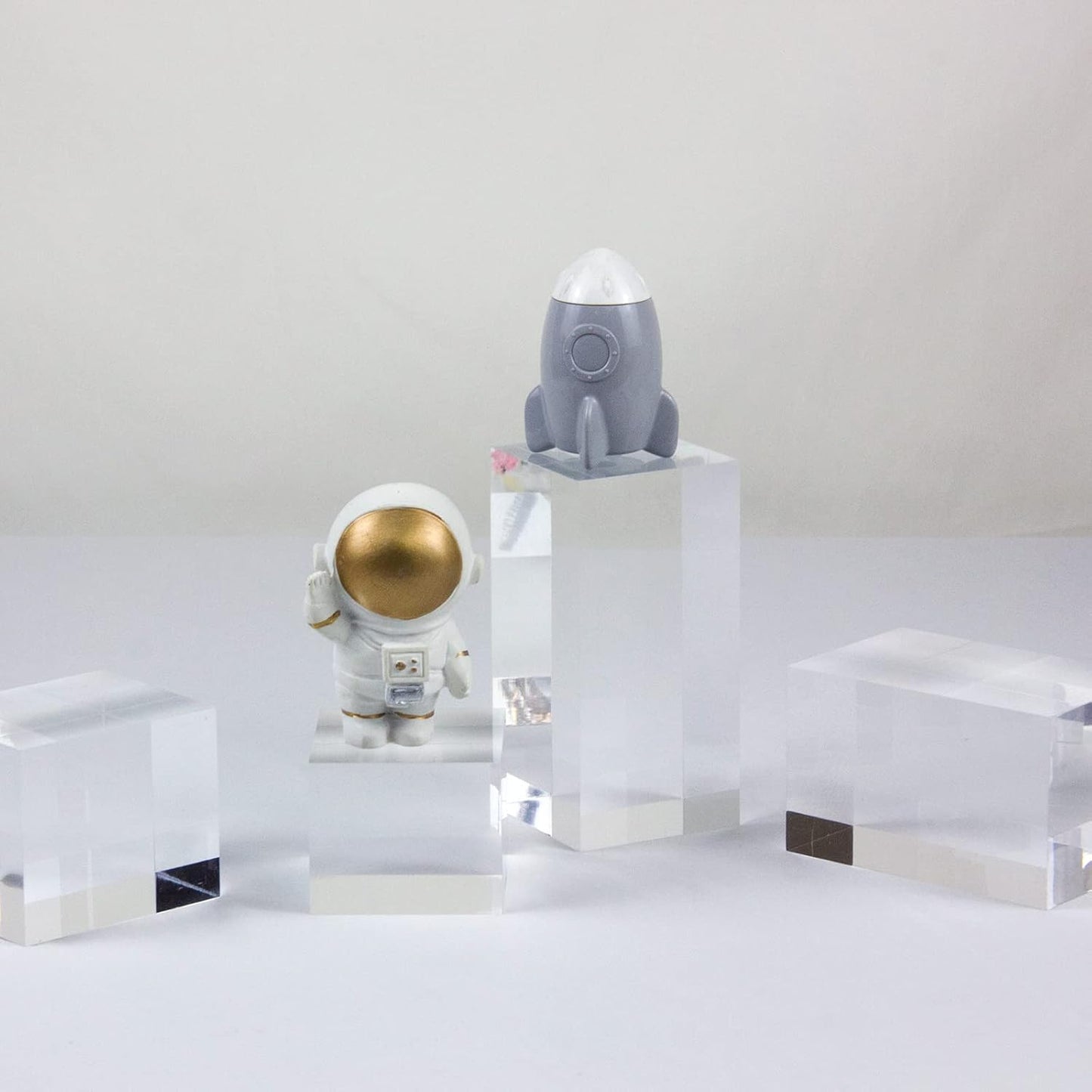 Luxury Transparent Solid Acrylic Display Blocks for Photography Boutique Jewelry Cosmetic Crafts